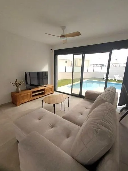 ALTO STANDING - Se vende bonita y amplia VILLA CON SOTANO Y PISCINA PRIVADA, 300 metros de parcela.- — 13