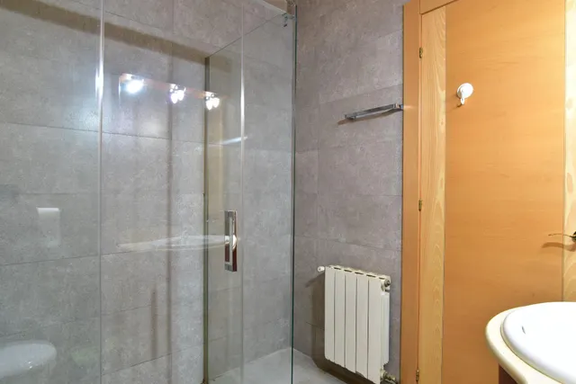 Casa con gran garaje de 154 m2 y terrazas en el centro de Sant Vicenç dels Horts — 15