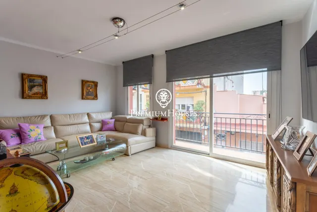 Amplia vivienda con ascensor, patio y terrazas — 17