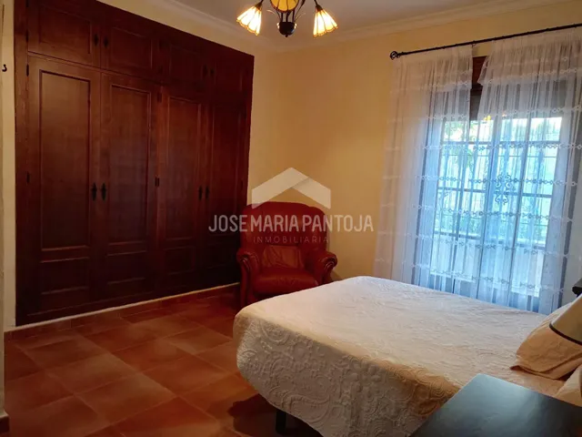 CHALET CON PISCINA EN JUNTA DE LOS RIOS — 30