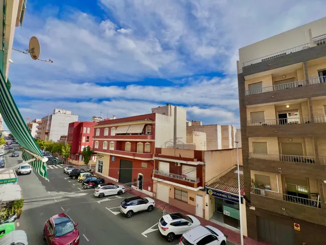 Espaciosa vivienda de 4 habitaciones y 2 baños rodeado de todos los servicios — 13