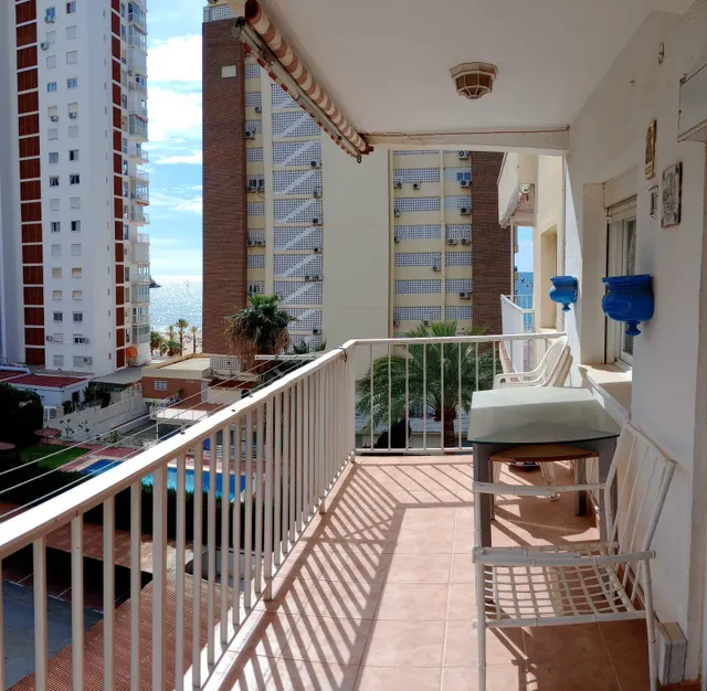 Amplio piso con vistas al mar y 4 dormitorios en 1 Línea playa Levante. — 10