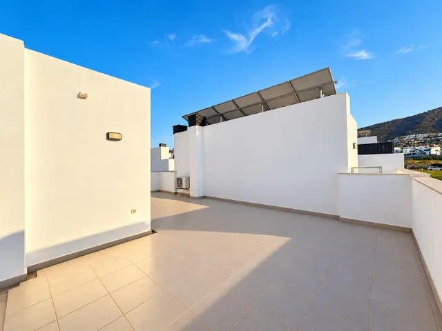 Exclusivo Chalet adosado del 2022 con gran solárium privado en Santa Clara — 13