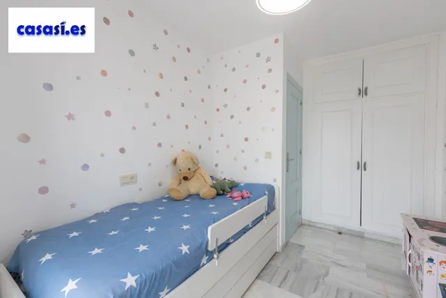 Casa independiente con piscina en La Zubia. — 27