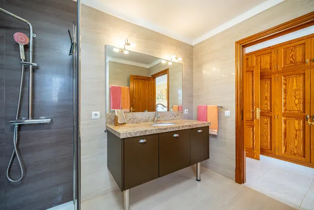 Chalet urbano con piscina y jardín en Sa Cabaneta — 20
