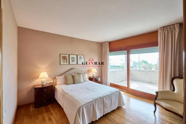 ESPETACULAR CASA EN ZONA EXCLUSIVA Y TRANQUILA CON JARDÍN — 23