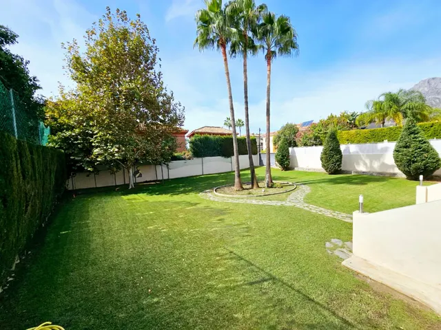 Excepcional villa independiente con piscina privada cerca del centro de Marbella – alquiler de larga temporada — 10