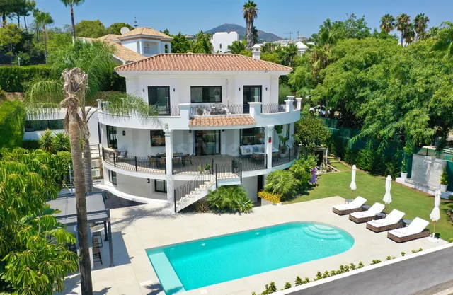 Chalet 5 habitaciones 386m² en venta - Costa del Sol - foto 2