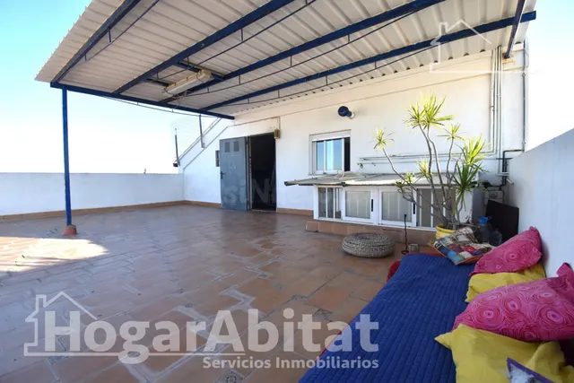 SEMINUEVO, AMPLIO Y CON TERRAZA — 3