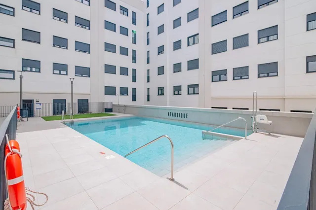 OPORTUNIDAD EN VENTA DE PISO VPO DE 3 DORMITORIOS EN BARRIO ALBAYDA CON PLAZA DE GARAGE Y TRASTERO — 38