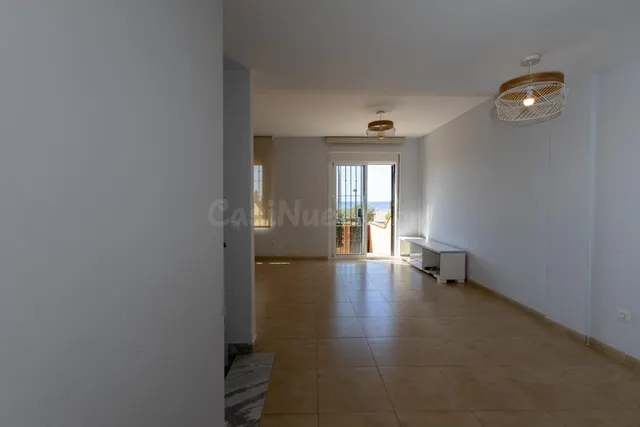 Adosado en primera línea de playa con vistas frontales al mar — 29