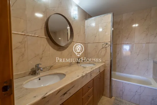 Chalet en venta con ascensor, piscina y grandes espacios en Canet de Mar — 31
