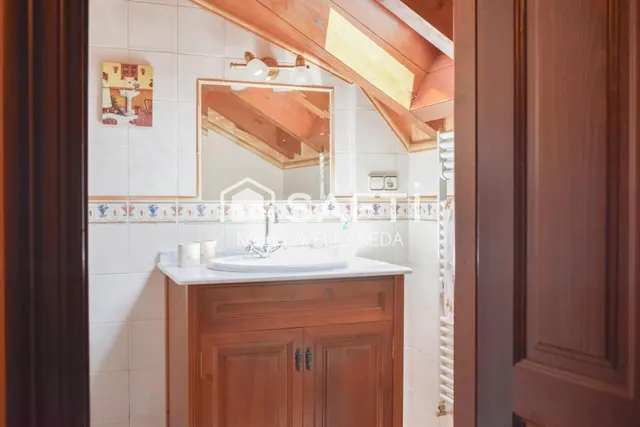 FABULOSA CASA DE PIEDRA TOTALMENTE REFORMADA — 77