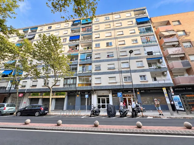 PISO AMPLIO Y LUMINOSO EN REUS, CON ASCENSOR Y EXCELENTE DISTRIBUCIÓN — 15