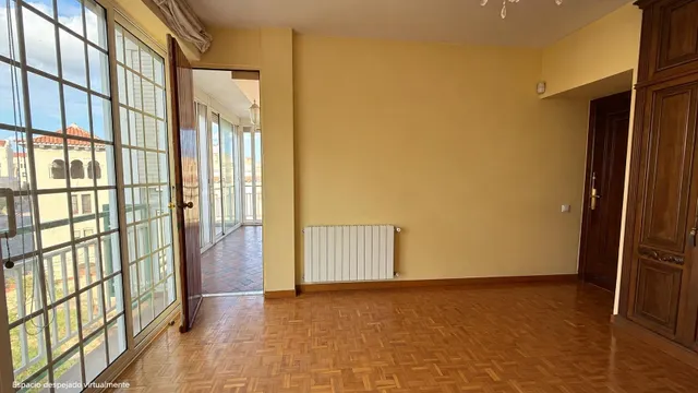 Amplia vivienda de 4 habitaciones con terraza acristalada, chimenea y aparcamiento — 21