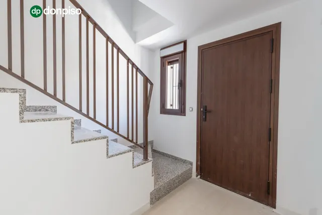 Espectacular casa adosasa de obra nueva — 3