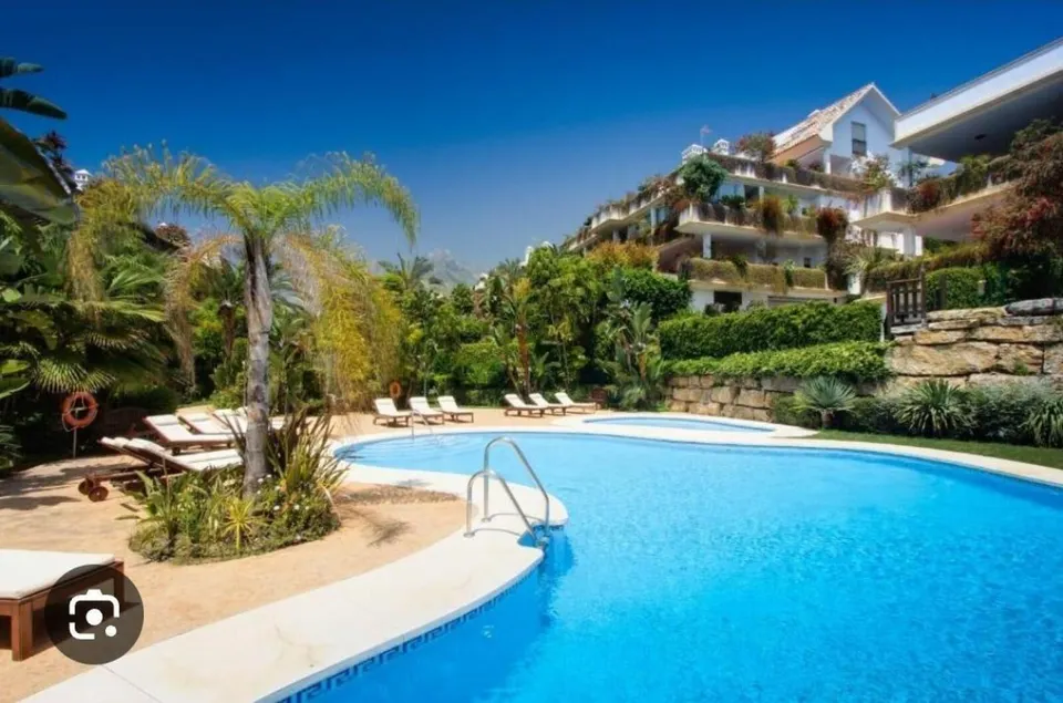 elegante apartamento en la codiciada Milla de Oro de Marbella