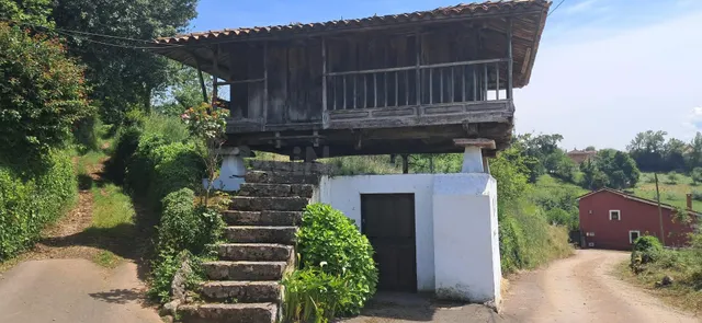 MAGNIFICA PARCELA CON UN HORREO Y CON IMPRESIONANTES VISTAS 