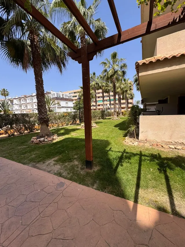 Apartamento con piscina comunitaria, Alicante, Torrevieja. 2 habitaciones, 80 m2, 500 metros del mar — 34