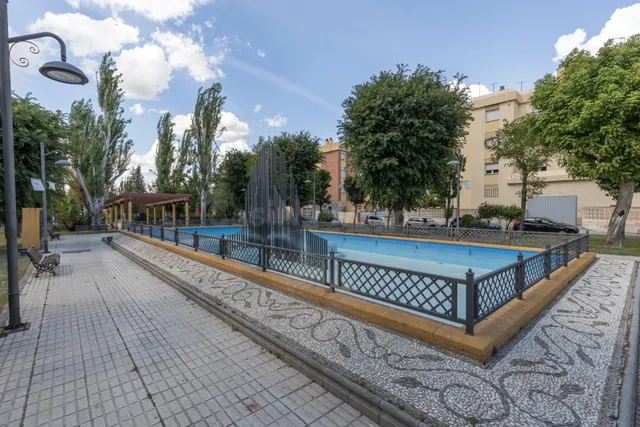 Oportunidad en venta de casa adosada de tres dormitorios en Maracena — 2