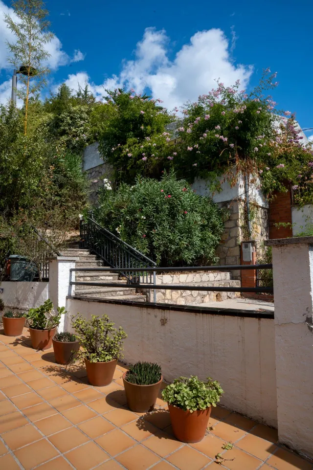 SE VENDE CASA INDEPENDIENTE CON PISCINA CON VISTAS EN CORBERA DE LLOBREGAT BARCELONA — 10