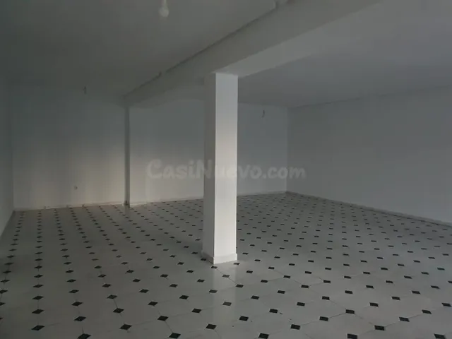 SE VENDE LOCAL COMERCIAL DIVIDIDO EN 3 LOCALES, UNO DE ELLOS - foto 3
