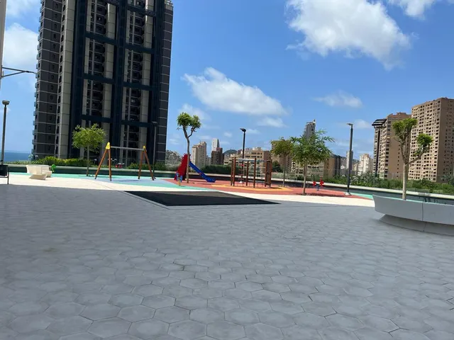 Se vende preciosos apartamento en Poniente con 2 dormitorios, 1 baño, parking y trastero — 35