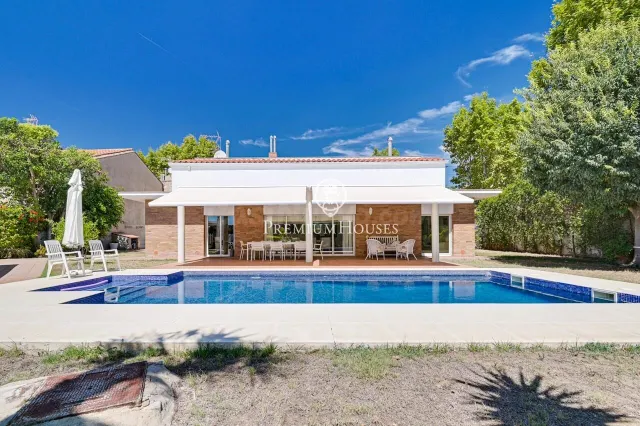 Casa independiente a la venta en Tiana - foto 3