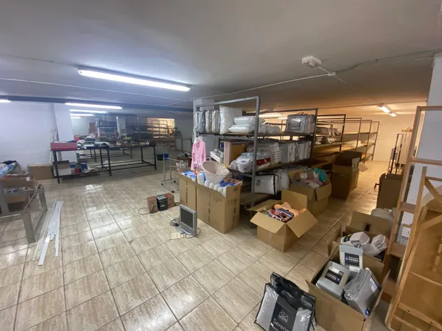 LOCAL COMERCIAL AL COSTAT DE LA PLAÇA CATALUNYA — 7