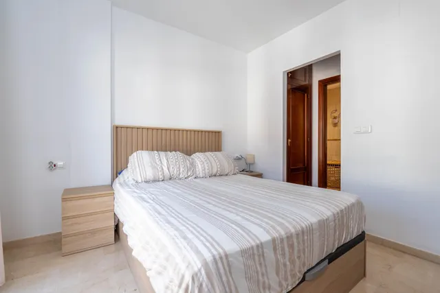 Espectacular chalet adosado en el Vial de Churriana de la Vega: eficiencia, confort y listo para entrar a vivir! — 37