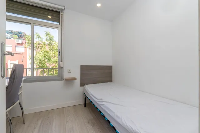 Piso de 5 dormitorios ideal para INVERSORES junto a edificio Junta Andalucía de Almanjáyar — 24