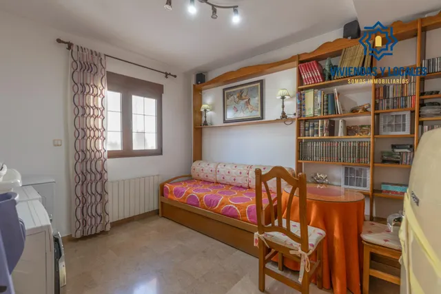 ADOSADA CON 4 DORMITORIOS, AMPLIAS TERRAZAS Y VISTAS A GRANADA Y SIERRA NEVADA — 31
