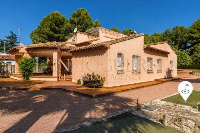 UNA FINCA QUE NO SE EXPLICA. SE DESCUBRE.