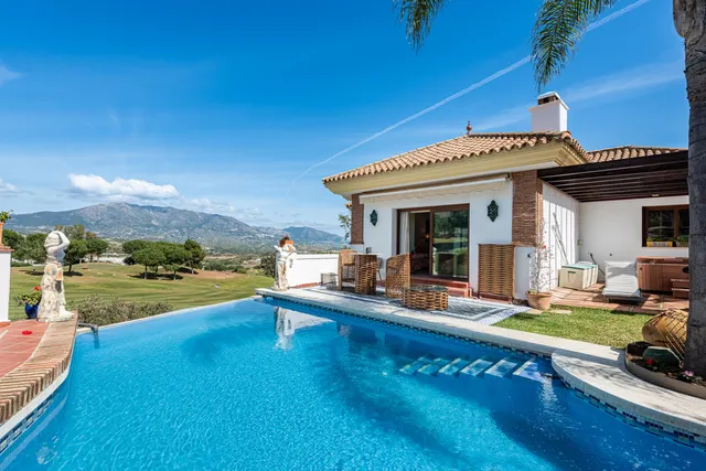Chalet 4 habitaciones 463m² en venta - Riviera del sol — 28