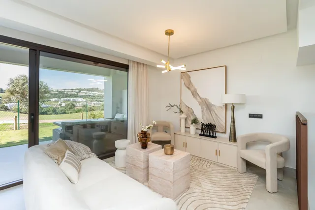 Un nuevo proyecto en La Cala Resort compuesto por 26 amplios adosados en primera línea de golf con vistas panorámicas sobre el residencial y el valle de Mijas. — 15