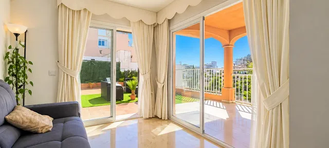 Piso con terraza y piscina en El Terreno, Palma — 6