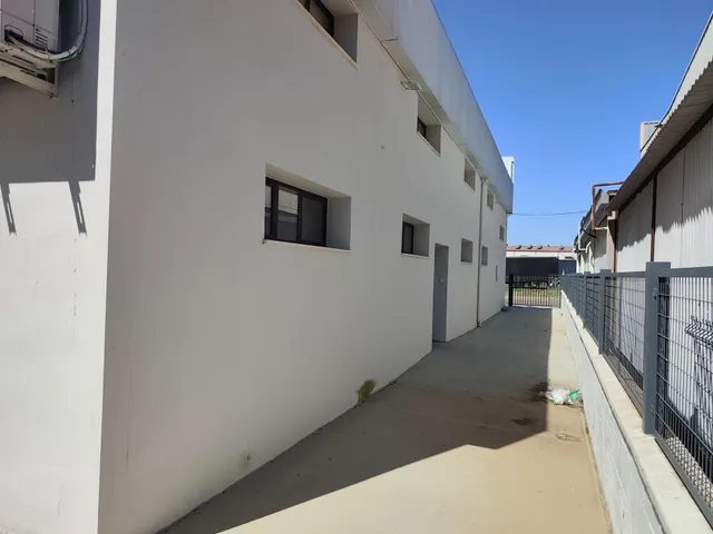 Nave en Poligono de Las Quemadas totalmente reformada y perfectamente instalada para uso mixto de oficinas y almacen — 33