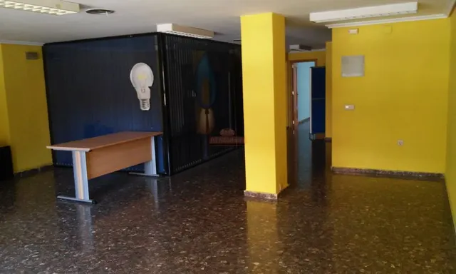 SE ALQUILA ENTREPLANTA ZONA MENENDEZ PIDAL. - foto 3