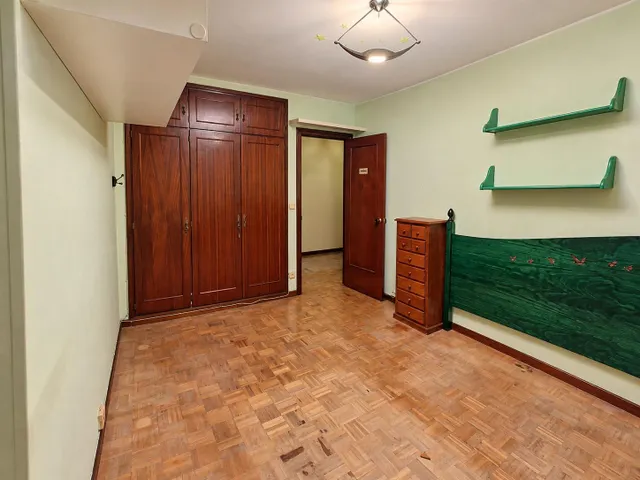 Piso con garaje, balcón y salón en dos alturas en la calle rosal, Oviedo — 24