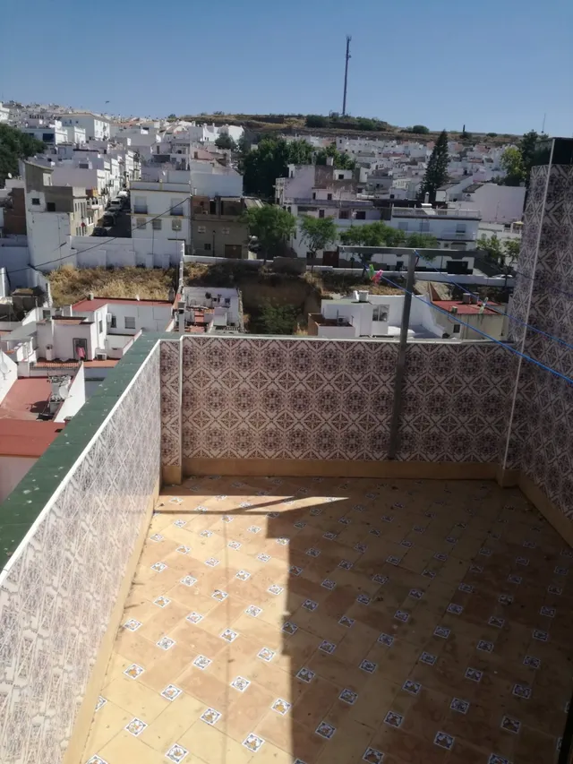 CASA GRANDE EN EL CENTRO DE ARCOS. — 26