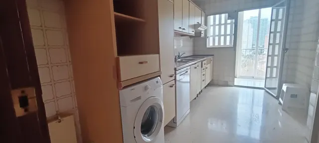 Piso de 3 dormitorios con piscina y garaje en urbanización cerca de la playa — 13