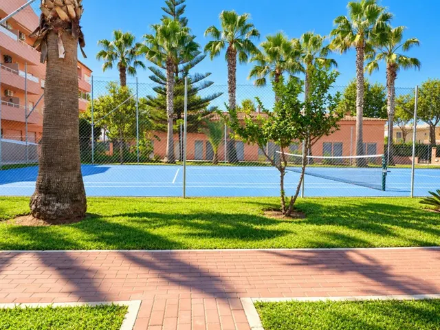 LUMINOSO PISO DE TRES DORMITORIOS Y DOS BAÑOS EN LA LAGUNA — 25