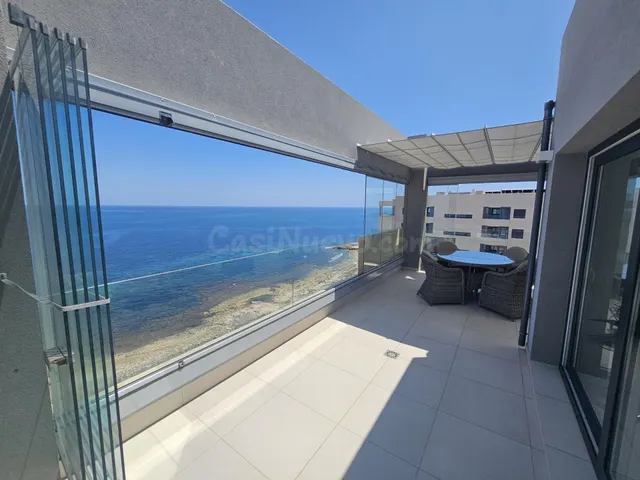 ÚLTIMO ático disponible con vistas frontales al Mediterráneo - foto 2