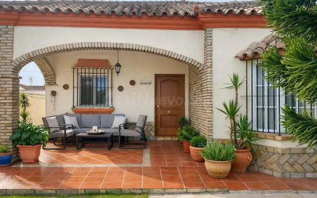Chalet urbano en Los Gallos. — 2