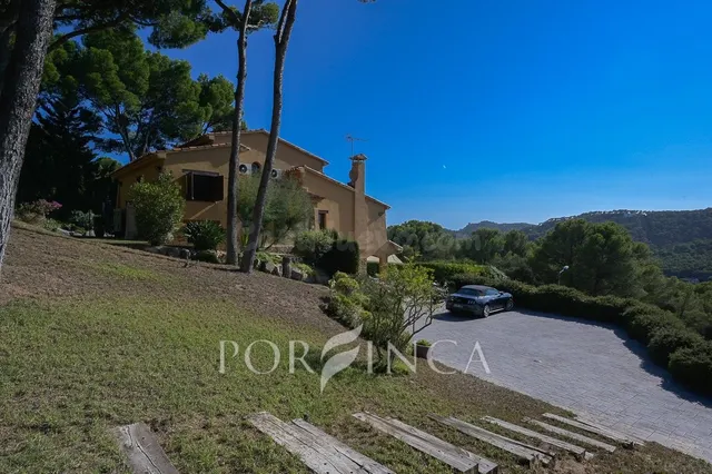 Exclusiva villa de estilo mediterráneo en gran terreno en Ta - foto 5