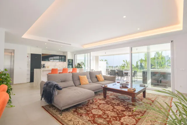 Impresionante vivienda de lujo en Benalmádena con vistas infinitas al Mediterráneo — 13