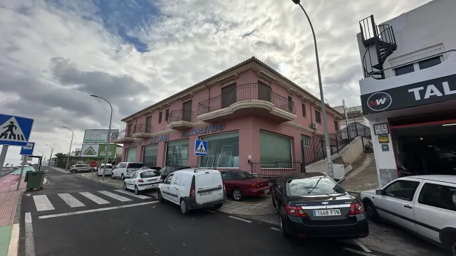 Local comercial 930m² en venta - Pueblo 9 — 9