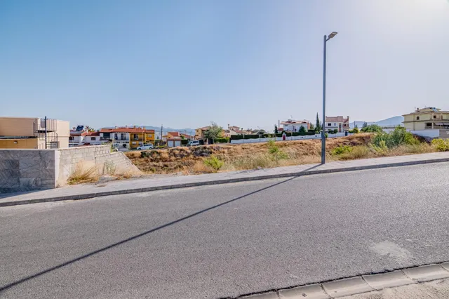 TERRENO EDIFICABLE EN LA ZUBIA - foto 4