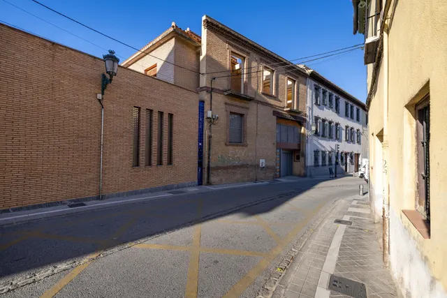 Barrio del Realejo. Sacamos a la venta dos plazas de garaje para coche muy grande. — 4