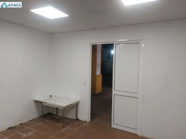 Bodega a la venta de 800 metros cuadrados — 33